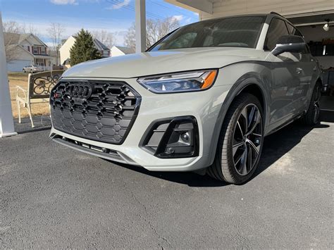 Quantum Gray Audi Q5 2021 .